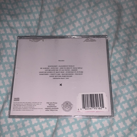 NEVER OPENED ARIANA GRANDE ALBUM - Picture 3 of 3